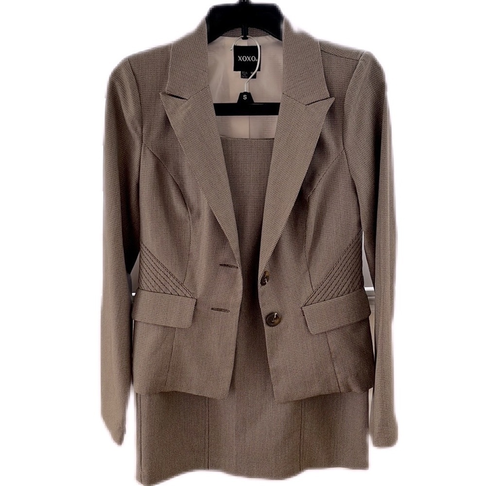 90's XOXO Neutral Earth Tone Mini Skirt
Jacket Suit Size jacket M Skirt 11/12